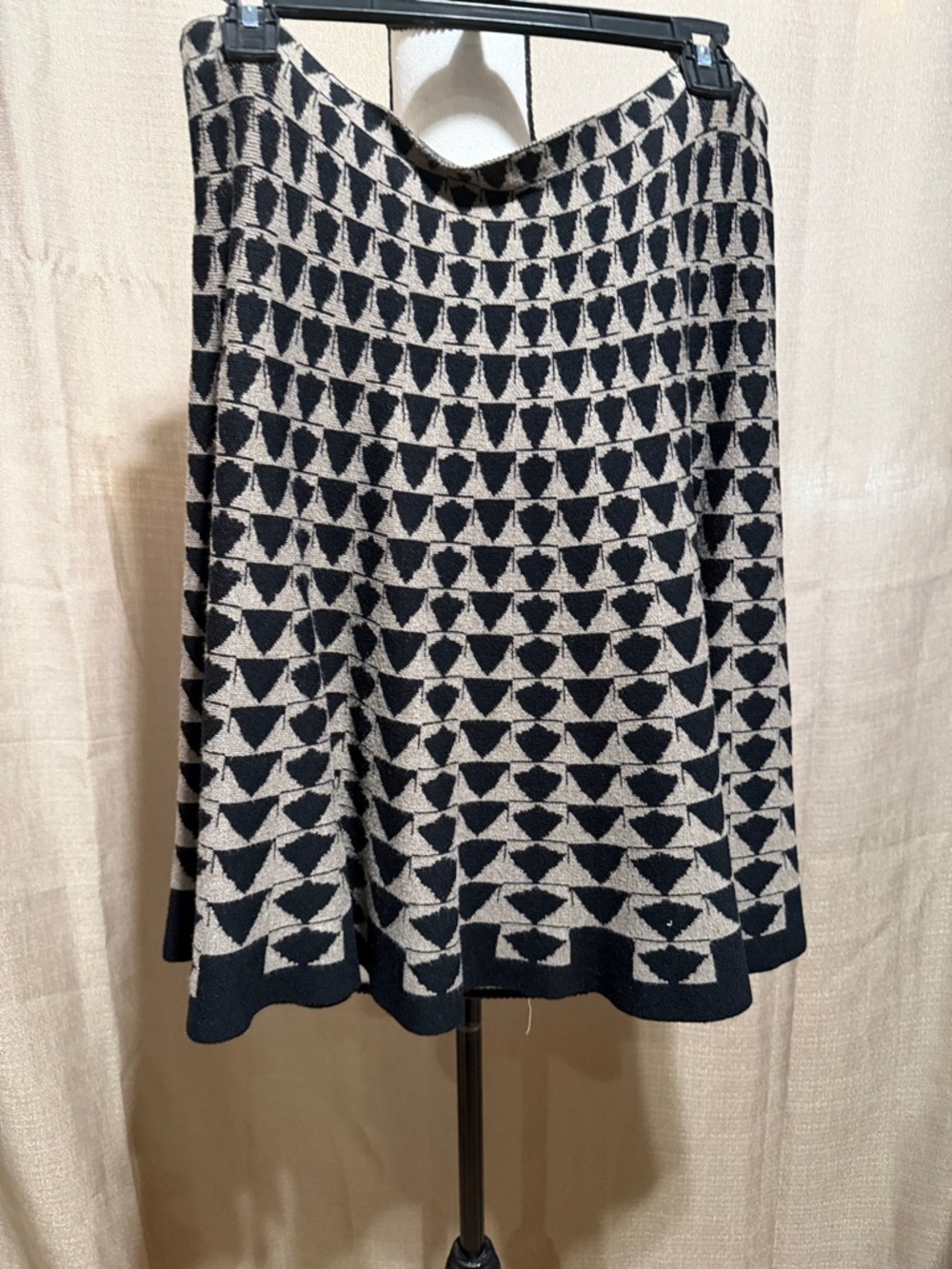Max Studio Black and Cream Geometric Midi Skirt Sz M/L